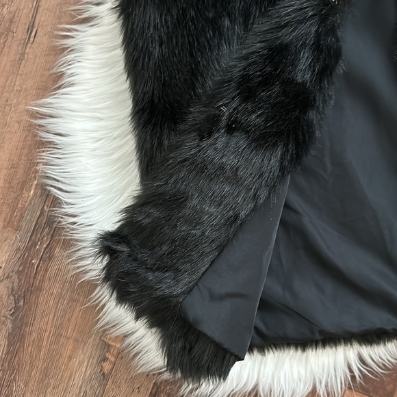 Mossimo | Faux Fur Vest  | Black | Size S - Picture 4 of 9